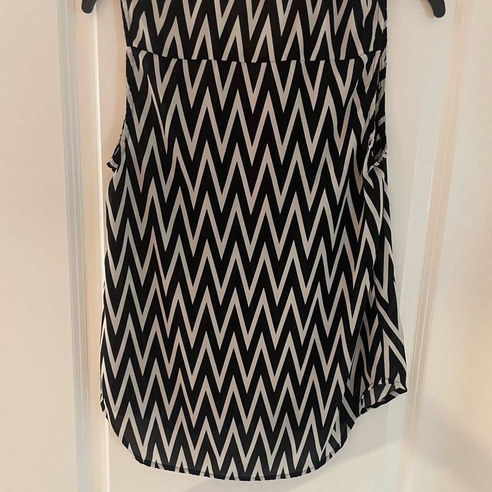 Liberty Love Black and White Chevron Top with Pink Trim - Picture 4 of 4